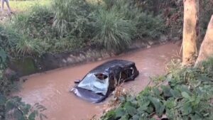 Mohali News: मोहाली में बड़ा हादसा टला, पानी से भरे सूए में फंसी कार, SSF ने 3 लोगों को सुरक्षित निकाला