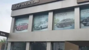 Narnaul Hyundai Agency: नारनौल में हुंडई कार एजेंसी पर पथराव, मुख्य गेट का शीशा टूटा; पुलिस जांच में जुटी