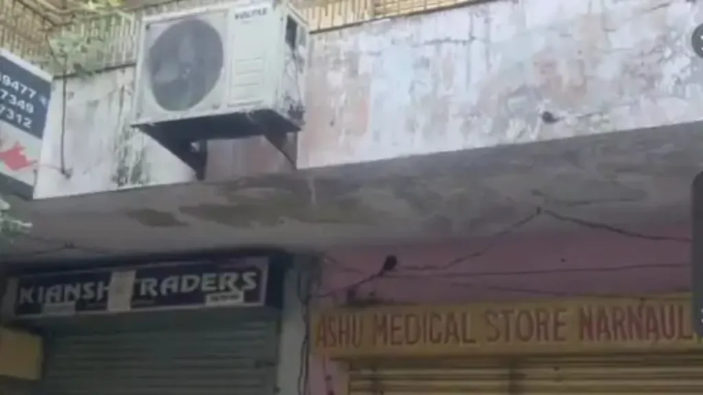 Narnaul News: नारनौल के सदर बाजार में एसी की तांबे की तारें चोरी, CCTV में कैद हुआ शातिर चोर