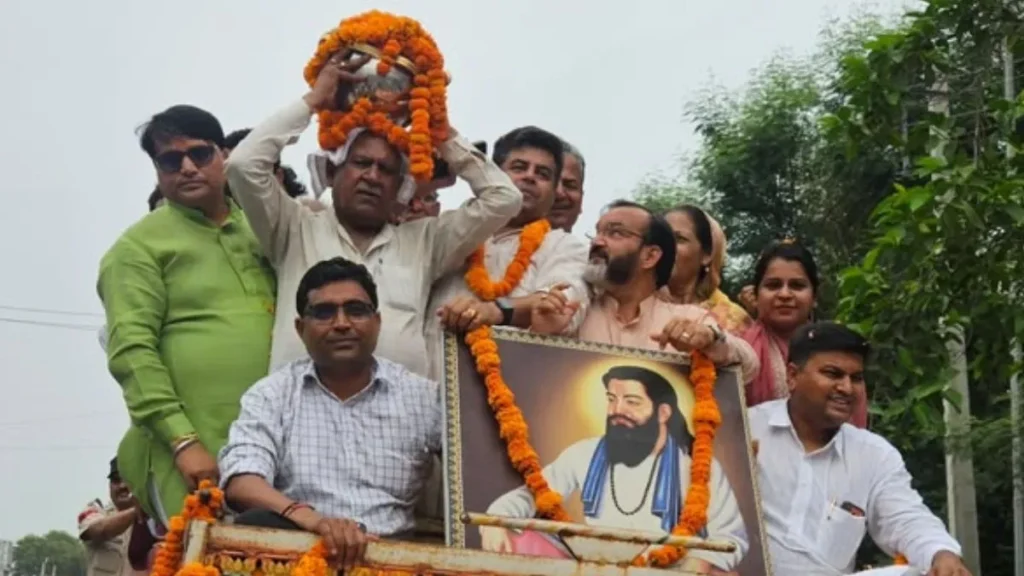Narnaul Ravidas Mandir: नारनौल में हुआ संत गुरु रविदास की जन्मस्थली की पावन मिट्टी का स्वागत: रविदास मंदिर में कलश की स्थापना