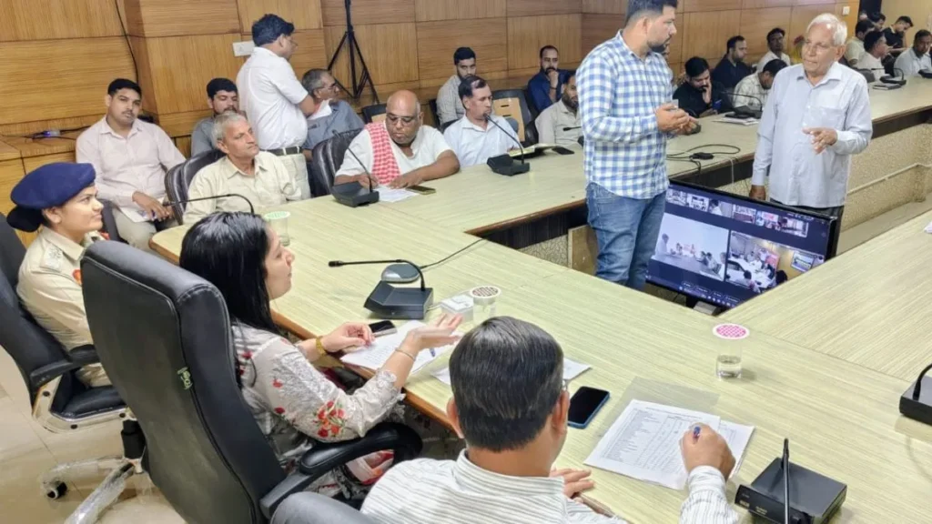 Narnaul Samadhan Shivir: नारनौल में समाधान शिविर का असर, डीसी अनुपमा अंजली ने सुनीं 45 शिकायतें, त्वरित कार्रवाई के आदेश