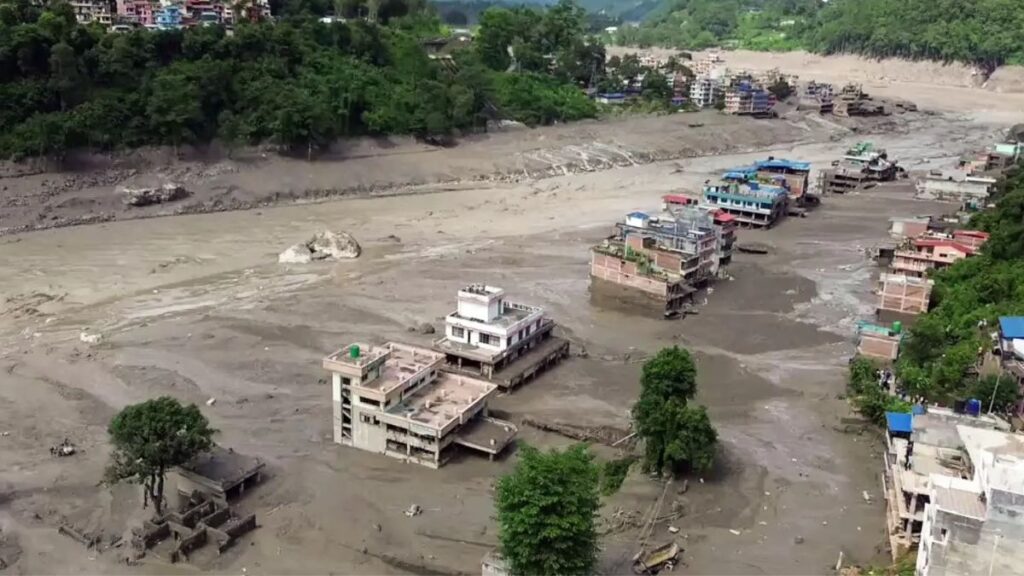 Nepal Flood: नेपाल में बाढ़ से भारी तबाही, 175 मौतें, तिब्बत में 558 लोग लापता, बिहार-यूपी के कई जिलों में बाढ़ का अलर्ट