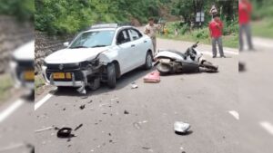 Panchkula Road Accident: मोरनी-पंचकूला रोड पर कार से भिड़ी एक्टिवा, 2 युवक घायल, पुलिस ने पहुंचाया अस्पताल