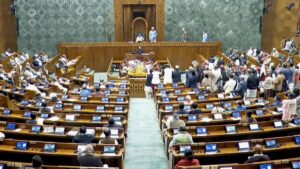 Political Update: लोकसभा की बैठक दोपहर 12 बजे तक स्थगित, लगातार 11वें दिन नहीं हो सका प्रश्नकाल