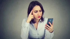 Psychology Tips Hindi: कैसे आपके ध्यान को भटकाता है स्मार्टफोन,  जानिए क्या है फोटो-टेकिंग इम्पेयरमेंट इफेक्ट