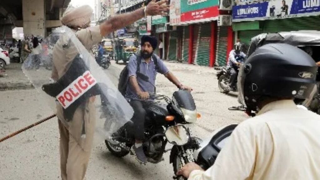 Punjab Band Effect: मोहाली में सड़क पर उतरे प्रदर्शनकारी, जालंधर-फगवाड़ा हाईवे पर दूल्हा रोका, दूल्हे की गाड़ी रोकी