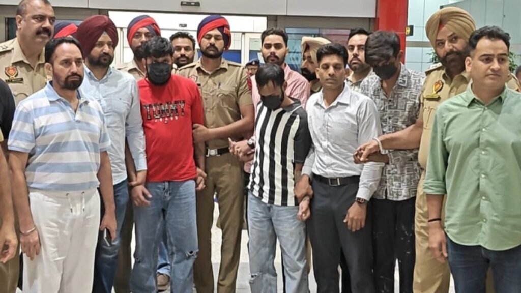 Punjab Crime News: मलेशिया से भारत लाए गए बंबीहा गैंग के 3 कथित गुर्गे, पंजाब पुलिस ने किया गिरफ्तार, रंगदारी-टारगेट किलिंग के आरोप