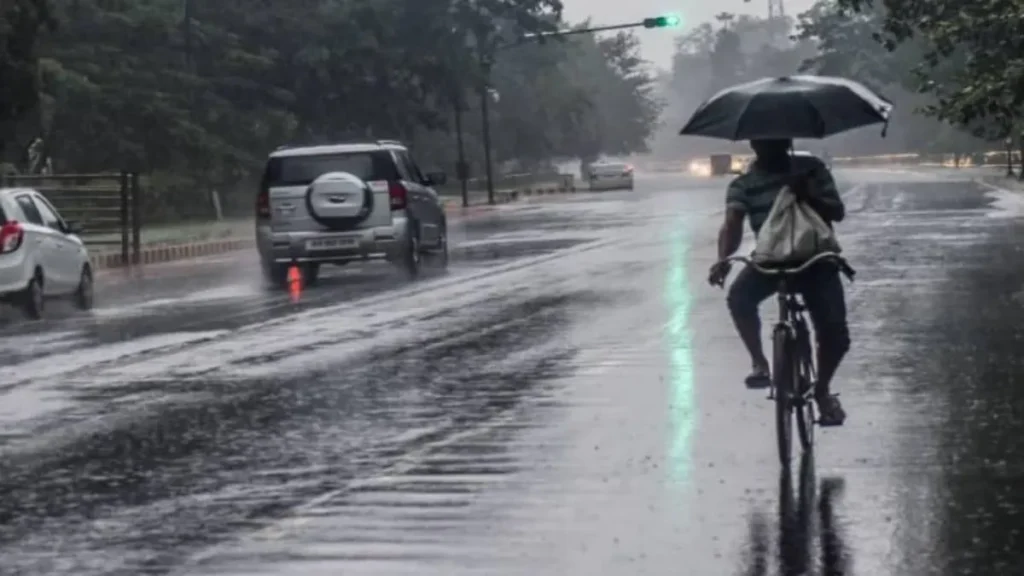 Punjab Weather Today: पंजाब में बदला मौसम का मिजाज, आज 13 जिलों में बारिश के आसार