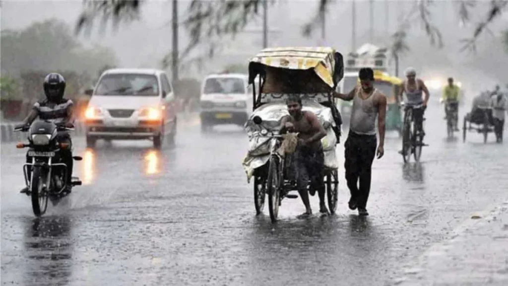 Punjab Weather Update: रक्षाबंधन पर पठानकोट में झमाझम बारिश, पंजाब के इन 5 जिलों में मौसम विभाग का अलर्ट
