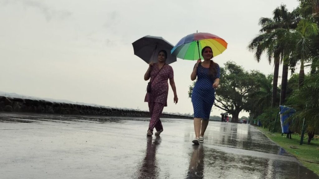 Punjab weather News: आज पूरे पंजाब में बारिश की संभावना, चंडीगढ़ में भी बरसेंगे बादल, बठिंडा सबसे गर्म