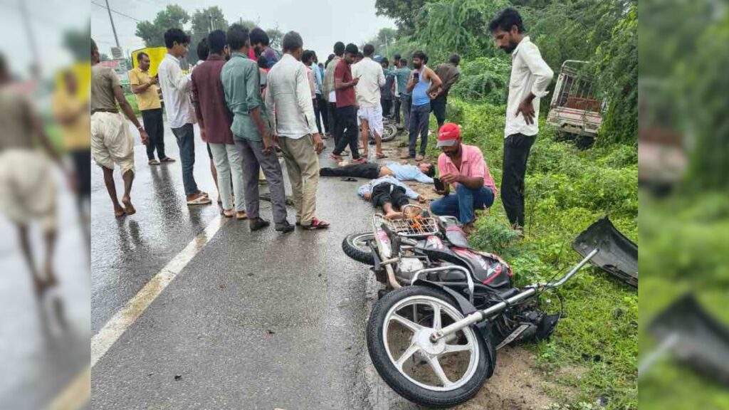 Rajasthan Road Accident: सिरोही में कांडला हाईवे पर ओवरटेक की वजह से बड़ा हादसा, 2 की मौत, बाड़ में जा गिरे तीन बाइक सवार