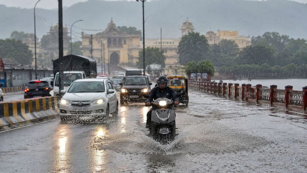 Rajasthan Weather Update: राजस्थान में आज भारी बारिश का अलर्ट, नदियां उफान पर, कोटा की चेचट टनल में 3 फीट पानी