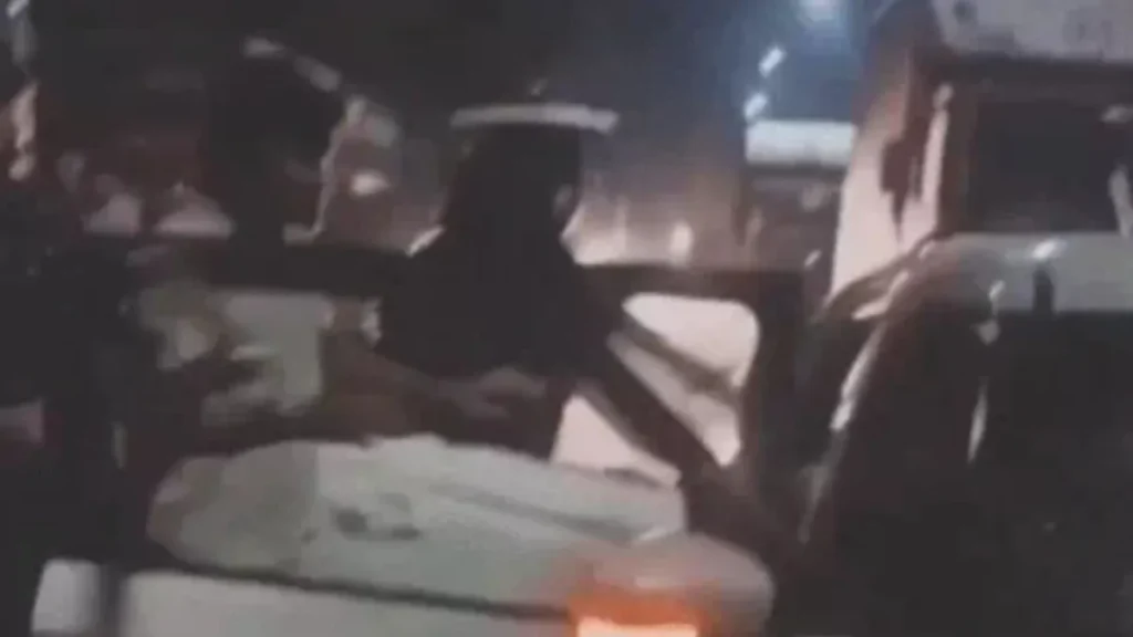 Rewari News: रेवाड़ी में 10 मिनट लेट पहुंचने पर ट्रेनी इंजीनियर को हाकी-डंडों से पीटा, वारदात का वीडियो वायरल