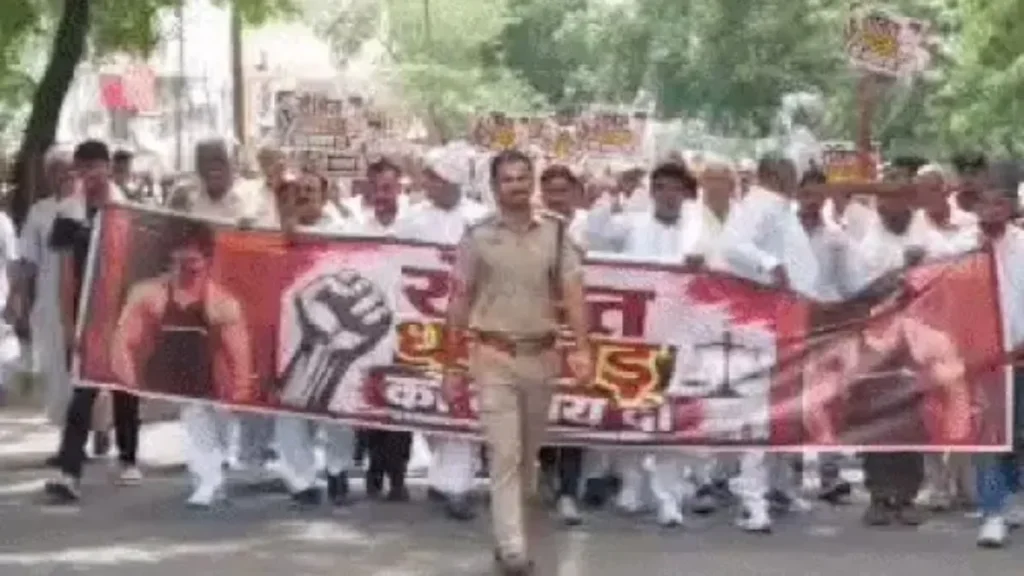Rohtak News: लघु सचिवालय पर महिलाओं का चक्काजाम! रोहतक में बॉडी बिल्डर हत्याकांड के विरोध में उतरीं खाप पंचायतें
