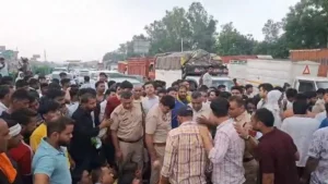 Sonipat NH 44 Jam: सोनीपत में ढाबा संचालक की हत्या पर बवाल, ग्रामीणों ने NH-44 पर शव रखकर लगाया जाम, दिल्ली-करनाल रूट ठप