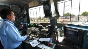 Train Safety System: चलती ट्रेन में लोको पायलट को हार्ट अटैक आ जाए तो क्या होगा? जानिए रेलवे का मास्टर सिस्टम