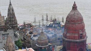 Uttar Pradesh Monsoon: वाराणसी के सभी 84 घाट डूबे: छत पर गंगा आरती और अंतिम संस्कार, यूपी के 13 जिलों में बाढ़ जैसे हालात