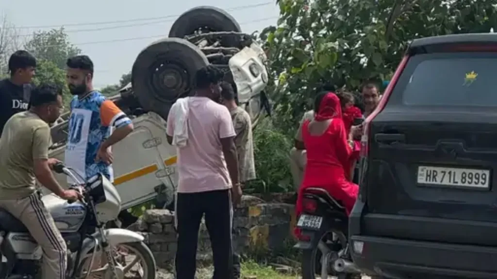 Yamunanagar News: यमुनानगर में भीषण सड़क हादसा, पिकअप की टक्कर से आपस में भिड़े तीन वाहन, स्कूटी सवार की मौत