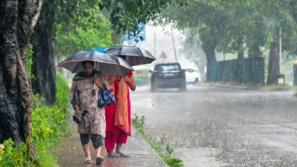 Haryana Weather: हरियाणा में बदला हवाओं का रुख, 4 जिलों में मूसलाधार बारिश की चेतावनी