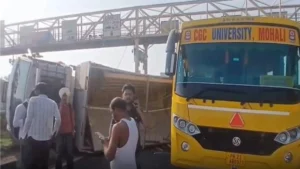 Ambala Highway Accident: अंबाला में दिल्ली-अंबाला हाईवे पर बड़ा हादसा टला, 35 छात्रों से भरी कॉलेज बस को ट्रक ने मारी टक्कर