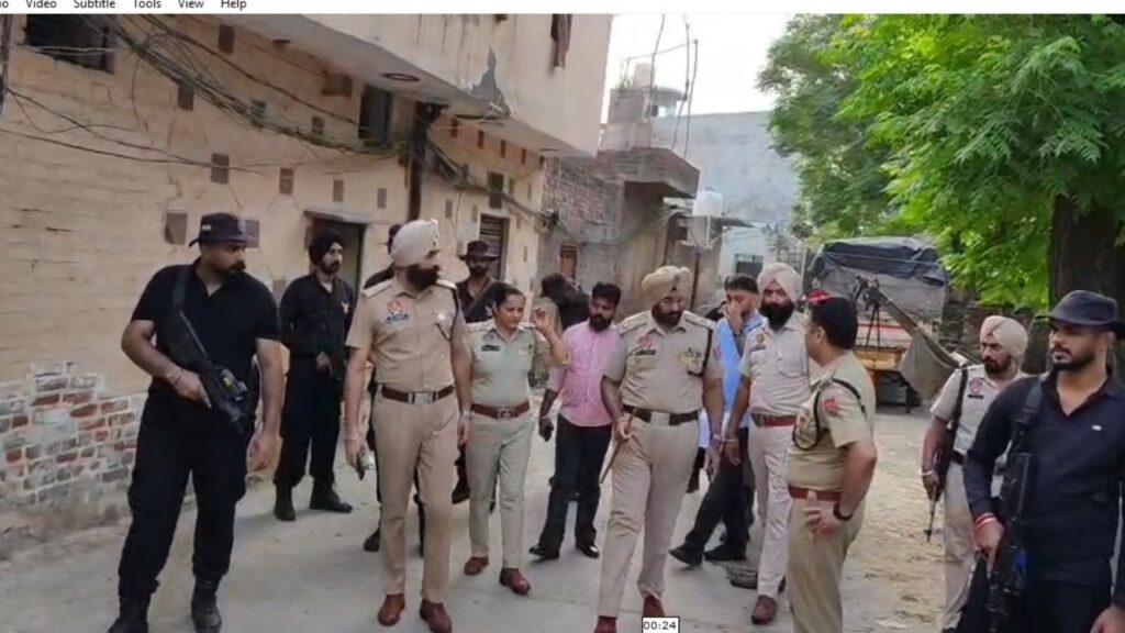 Amritsar Angarh Drug Crackdown : अनगढ़ में 150 पुलिसकर्मियों ने घेरा इलाका, 10 संदिग्ध हिरासत में