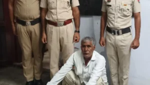 Ateli Mandi : अटेली में अवैध शराब तस्कर गिरफ्तार, पुलिस ने घर के बाहर से बरामद किए 58 पव्वे और 6 बोतल देशी शराब
