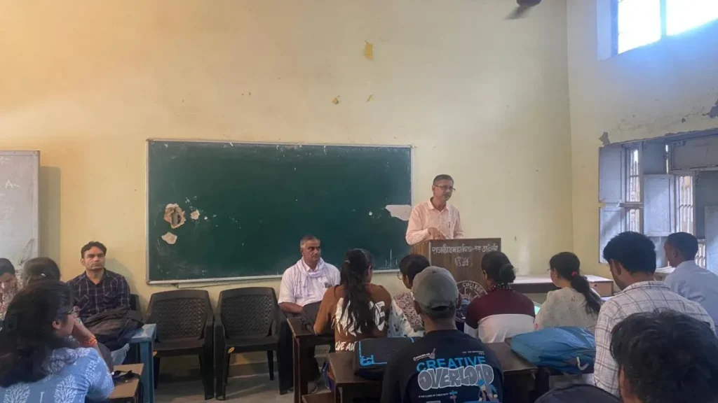 Ateli Mandi : हिंदी भारत को सामाजिक और सांस्कृतिक रूप से पिरोती है एक सूत्र में- डॉ. राजेश सैनी