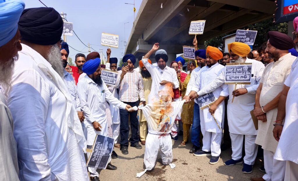 Barnala Akali Dal Protest : बरनाला में बिजली कटौती के खिलाफ शिरोमणि अकाली दल का प्रदर्शन