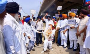 Barnala Akali Dal Protest : बरनाला में बिजली कटौती के खिलाफ शिरोमणि अकाली दल का प्रदर्शन