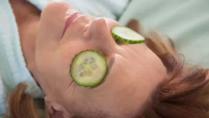 Beauty Salon Surgery: जवानी की चाह में लुटा दी जिंदगी की कमाई, 75 साल की महिला ने ब्यूटी पार्लर में उड़ाए 4 करोड़