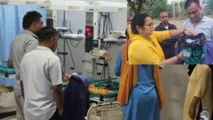 Bhiwani News: भिवानी में मानवता शर्मसार, बिजली बोर्ड कॉलोनी में पेड़ पर काली थैली में लटका मिला नवजात