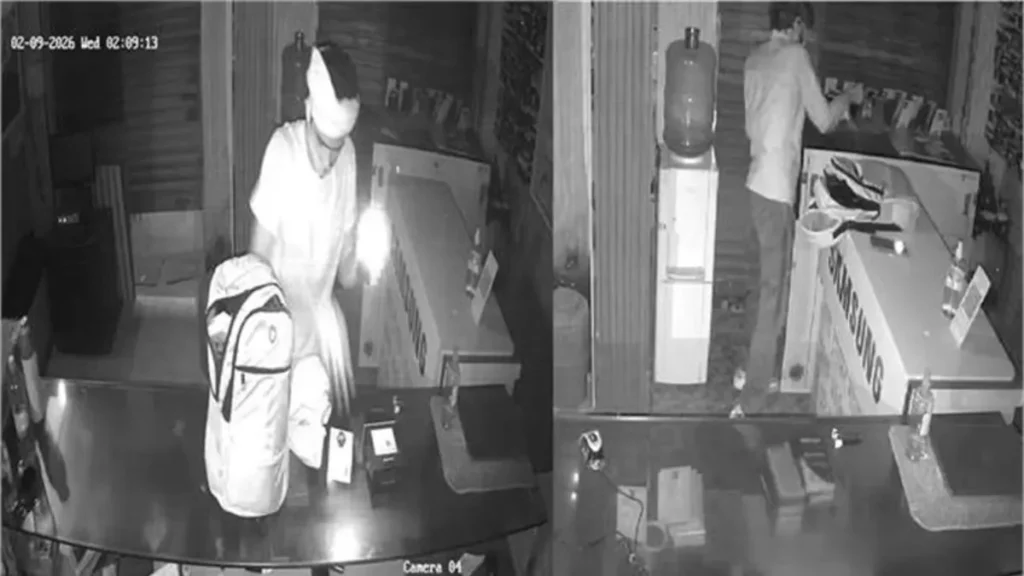 Haryana Crime: बिलासपुर में मोबाइल शॉप के ताले तोड़ 4 लाख का माल पार, CCTV में कैद हुए नकाबपोश चोर