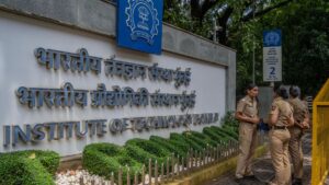 साहिल वाकोडे सुसाइड केस: IIT बॉम्बे ने प्रोफेसर दूल्ला को डीन पद से हटाया, छात्रों की 18 मांगों पर चर्चा