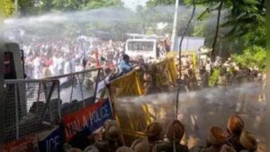 Breaking: चीमा के घर कूच कर रही पंजाब कांग्रेस को पुलिस ने रोका, सचिन पायलट हिरासत में; बैरिकेडिंग पर चढ़े कार्यकर्ता