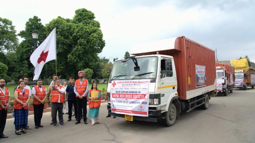 नेपाल के बाढ़ पीड़ितों के लिए राहत सामग्री रवाना, प्रशासक ने तीन ट्रकों को दिखाई हरी झंडी
