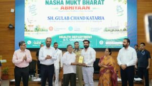Chandigarh News: नशा मुक्ति केंद्रों के मरीजों के इलाज की होगी समीक्षा, प्रशासक ने दिए रिकॉर्ड खंगालने के निर्देश