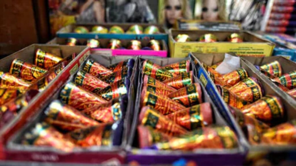 Chandigarh firecracker stalls: चंडीगढ़ में ग्रीन पटाखों की बिक्री के लिए आज निकलेगा ड्रॉ, 96 स्टॉल पर 4,100 आवेदन