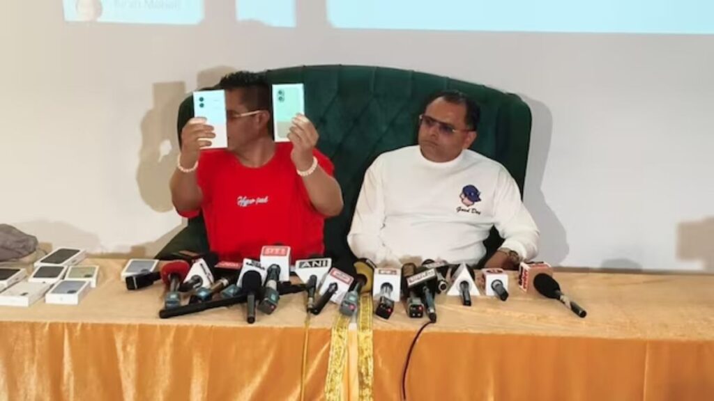 चंडीगढ़ में 15 महिलाओं के नाम से निकला iPhone ड्रॉ, कारोबारी ने कही 10 के घर मोबाइल पहुंचाने की बात
