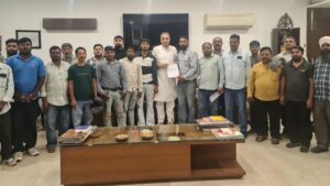 Chandigarh news: चालान से रोजी-रोटी पर संकट, बाइक-टैक्सी चालकों ने टंडन से लगाई गुहार
