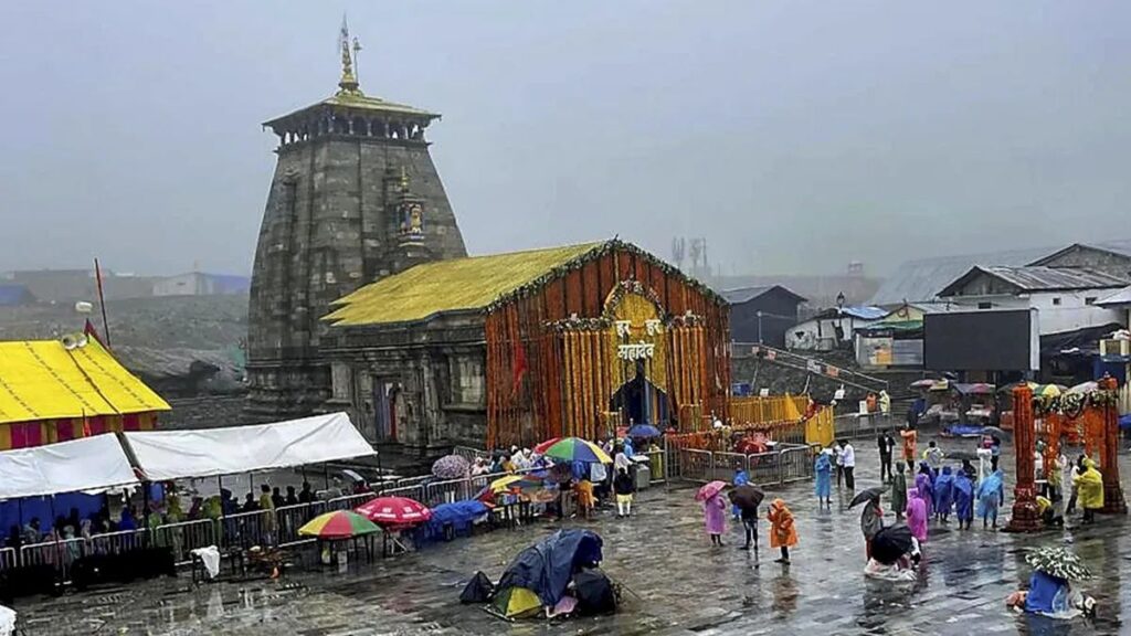 चारधाम यात्रा पर दो दिन की रोक: उत्तराखंड के कई जिलों में भारी बारिश की चेतावनी, सीएम ने दी लोगों को सतर्क सहने की हिदायत