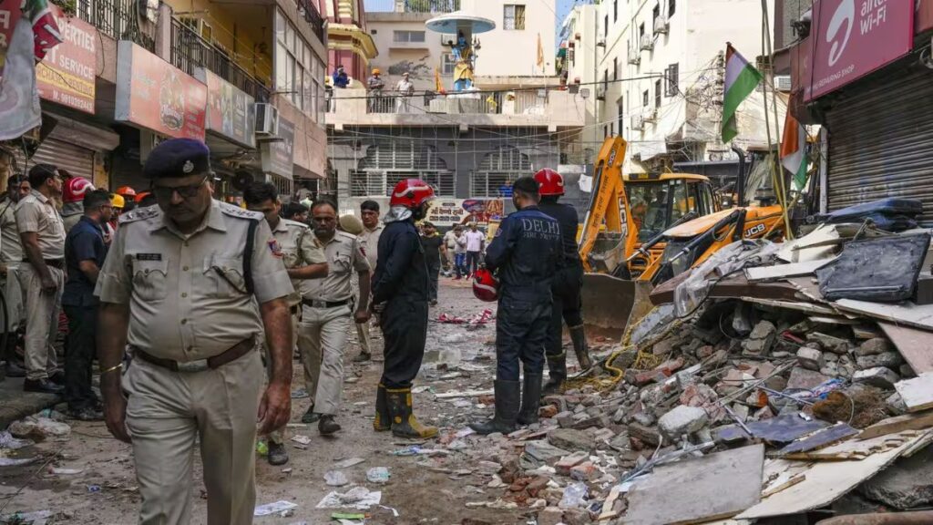 PG बिल्डिंग गिरने के बाद दिल्ली में एक्शन तेज: 24 संपत्तियों पर तोड़फोड़ और 7 ढांचे सील, अवैध इमारतों पर चलेगा बुलडोजर
