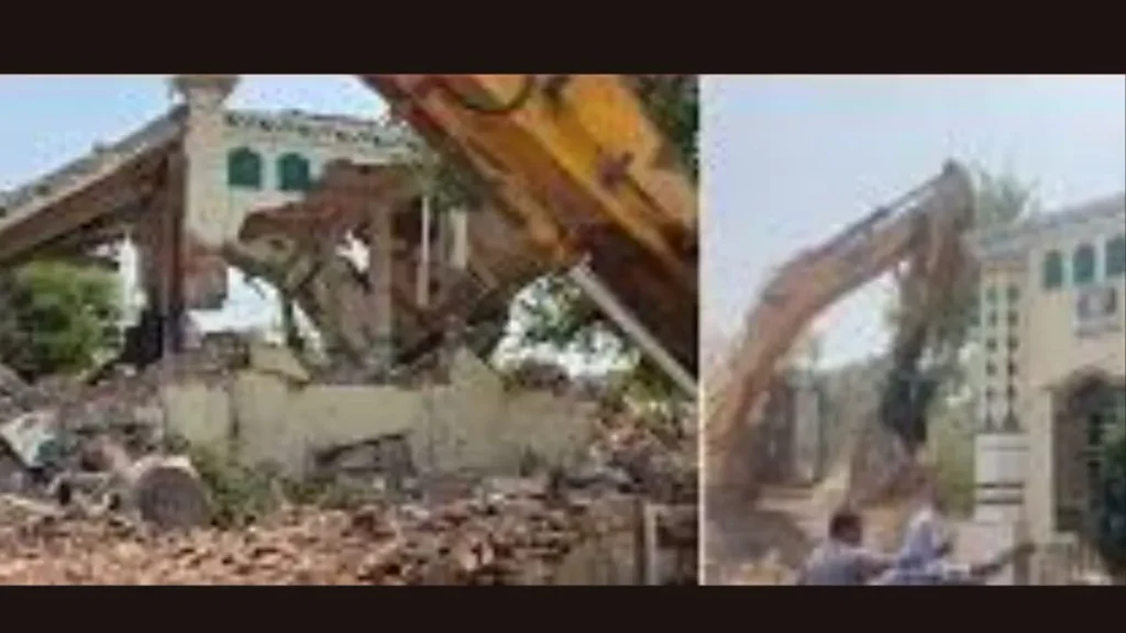 Faridabad Illegal Construction: फरीदाबाद में गर्जा बुलडोजर, पल्ला में बिना नक्शे के बन रही मस्जिद पर चला निगम का पीला पंजा