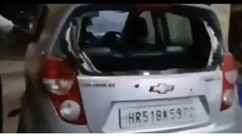 Faridabad News: फरीदाबाद में देर रात खूनी तांडव, 10 राउंड हवाई फायरिंग से दहली संजय कॉलोनी, गाड़ियाँ तोड़ीं