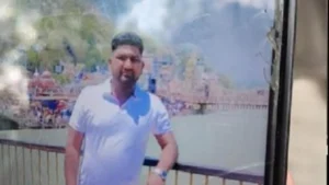 Faridabad News: फरीदाबाद में दर्दनाक सड़क हादसा, गौवंश को बचाते समय स्कूटी से गिरा युवक, पीछे से टैंकर ने रौंदा