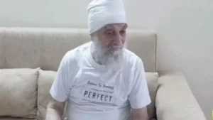 Faridabad Old Age Pension: फरीदाबाद में 80 साल के सुरजन सिंह कागजों में घोषित हुए 'मृत', जिंदा साबित करने को भटक रहे बुजुर्ग