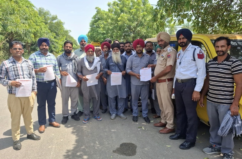 Faridkot News : फरीदकोट में स्कूल बसों की अचानक चेकिंग से हड़कंप, 2 वैन के कटे चालान