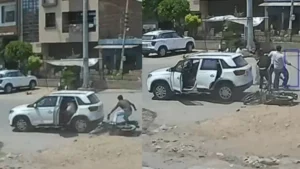 Fatehabad News: फतेहाबाद में कार से पीछा कर बाइक को मारी टक्कर, फिर हथियार लहराते हुए टूटे बदमाश