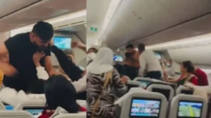 Flight Fight Viral: हवा में फटी टी-शर्ट और चले मुक्के, बिमान बांग्लादेश की फ्लाइट में यात्रियों के बीच झड़प