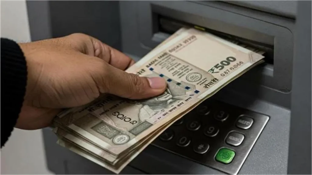 Gurugram ATM Robbery: एचडीएफसी बैंक का एटीएम काटकर उड़ाए 5.5 लाख रुपये