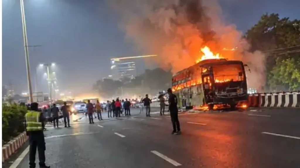 Gurugram Bus Fire Accident: जमानत मिलते ही अंडरग्राउंड हुए तीनों आरोपी, कोर्ट ने रद्द की बेल, गिरफ्तारी वारंट जारी